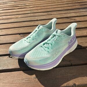 Hoka One One Women’s Clifton 9s